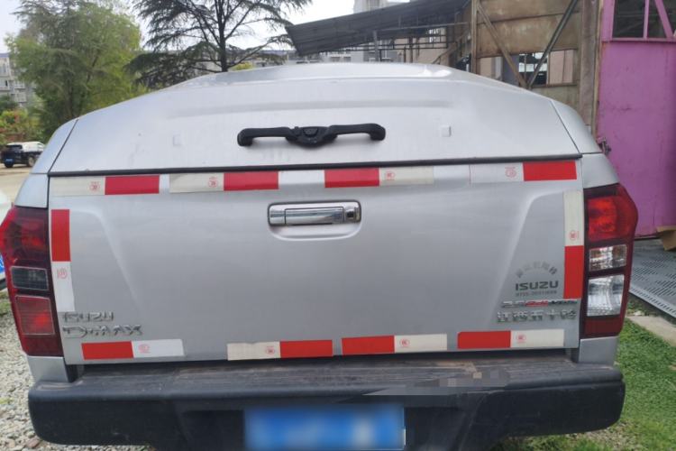 Used Isuzu D-MAX 2015 2.5T Two-Wheel Drive Automatic High-Performance Elite Version 4JK1 Rear