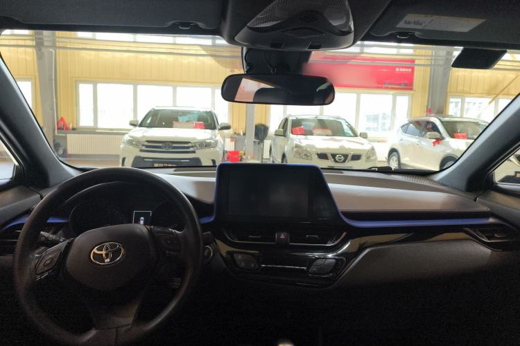 Used Toyota C-HR 2018 2.0L Leading with Sunroof China VI Standard
