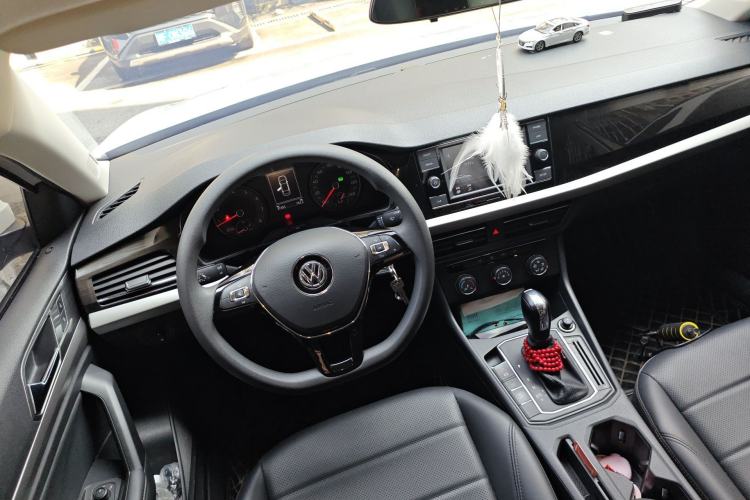 Used Volkswagen Lavida 2019 1.5L Automatic Comfort Edition China VI Standard Center Console