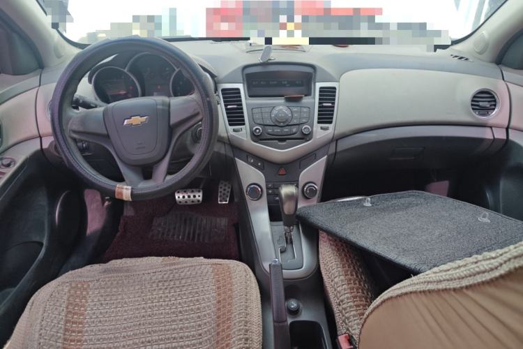 Used Chevrolet Cruze 2013 1.6L SL Grand Edition Automatic Center Console