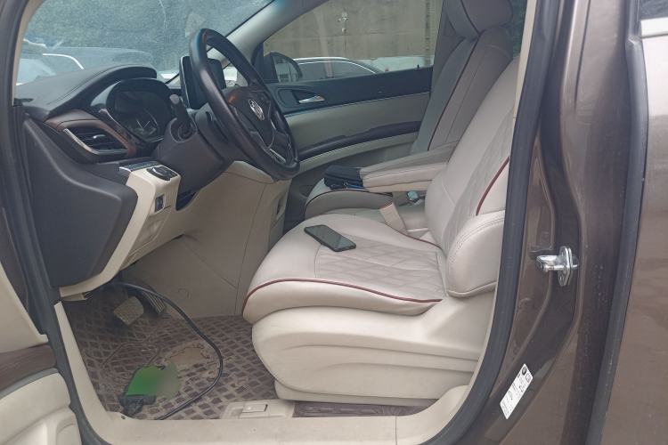 Used Buick GL8 2023 Land Executive Class Comfort Model