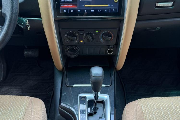 Used Toyota Fortuner 2016 2.7L Middle East Version Interior 4