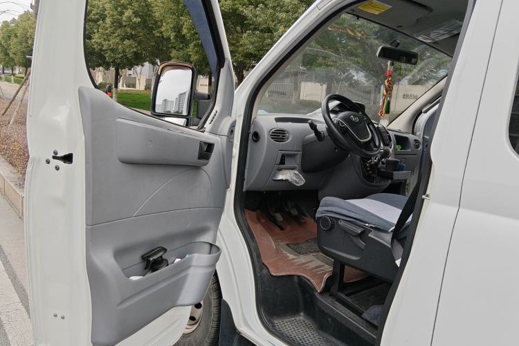 Used SAIC MAXUS Xintu V80 2018 2.5T 6-speed manual Aoyuntong short-wheelbase ultra-low roof 5- or 6-seat model