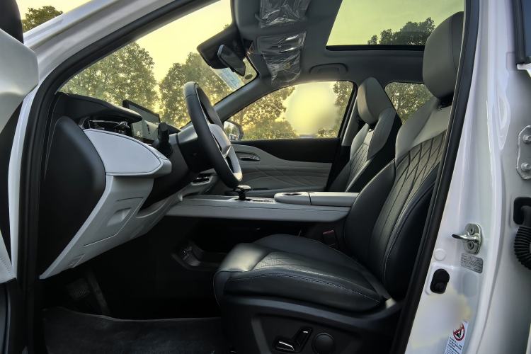 Used Changan UNI-Z New Energy 2024 Blue Whale Smart Electric iDD 125km Beyond Edition
