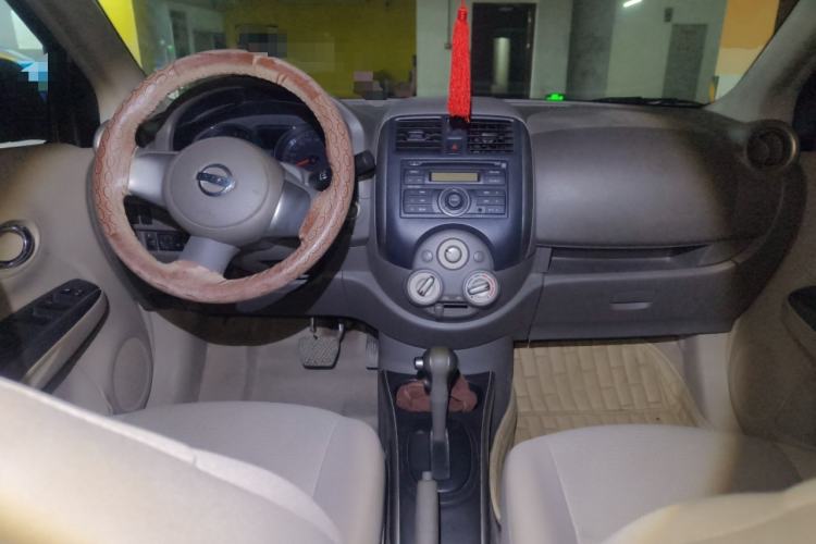 Used Nissan Sunny 2011 1.5XL CVT Luxury Edition Center Console