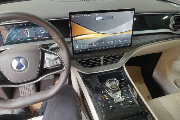 Used Denza D9 2024 EV 600 Four-Wheel-Drive Flagship Model Center Console