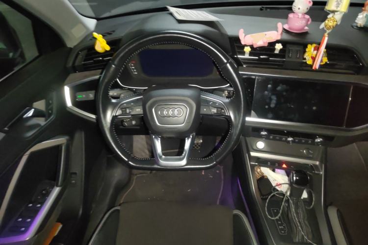 Used Audi Q3 2019 40 TFSI Fashion Dynamic Model Steering Wheel
