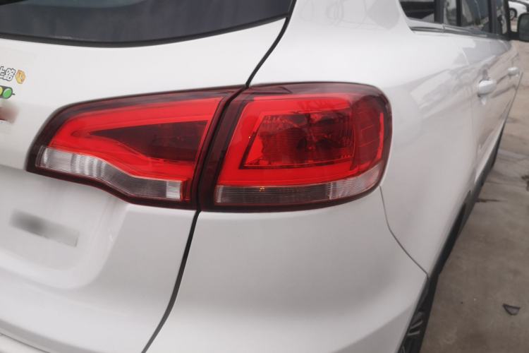 Used Zotye Domy X5 2017 Upgraded Model 1.5T Manual Luxury Version Right Rear Taillight