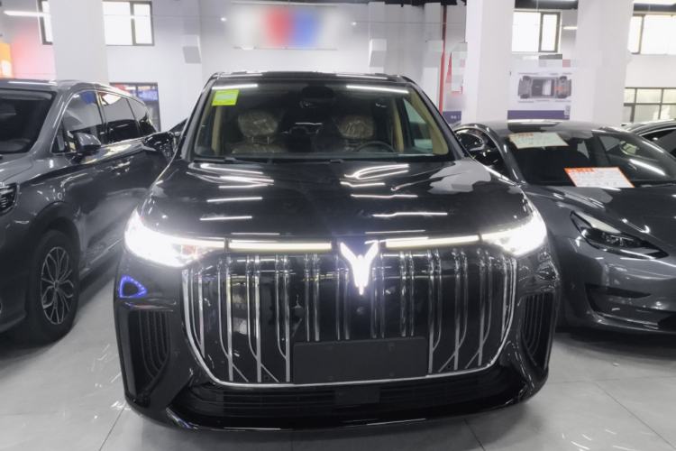 Used VOYAH Dream 2025 EV Long-range Century Edition Front