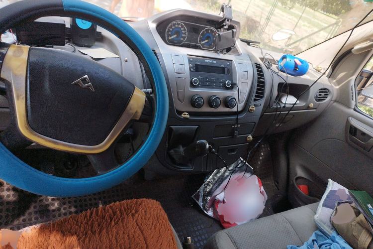 Used SAIC MAXUS Xintu V80 2014 2.5T Aotuntong Short Wheelbase Mid-Roof Model