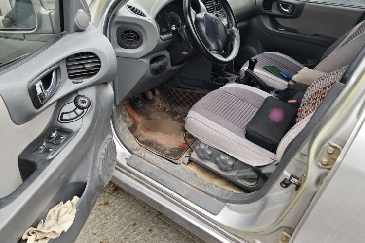 Used Huatai Santa Fe Classic 2009 2.0T Diesel Manual Two-Wheel Drive Comfort Version Driver Seat