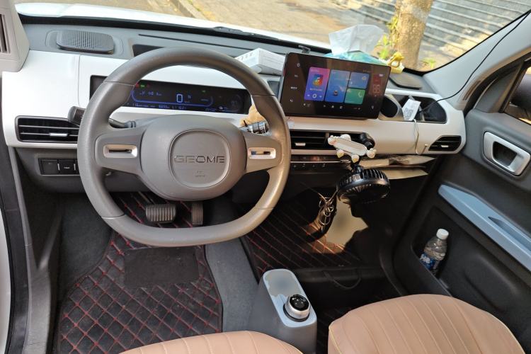 Used Geely Galaxy Panda 2023 Panda Mini 200km Endurance Bear Center Console