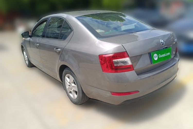 Used Skoda Octavia 2015 1.6L Manual Eado Edition