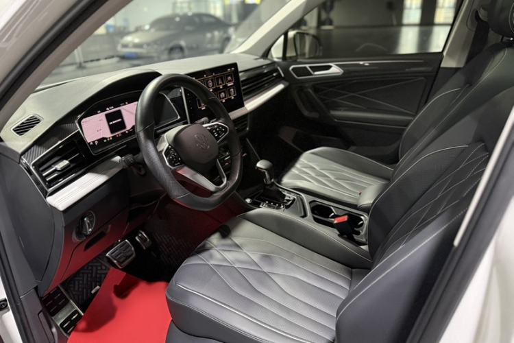 Used Volkswagen Tiguan L 2022 330TSI Automatic Two-Wheel Drive R-Line Enhanced Edition Interior 2