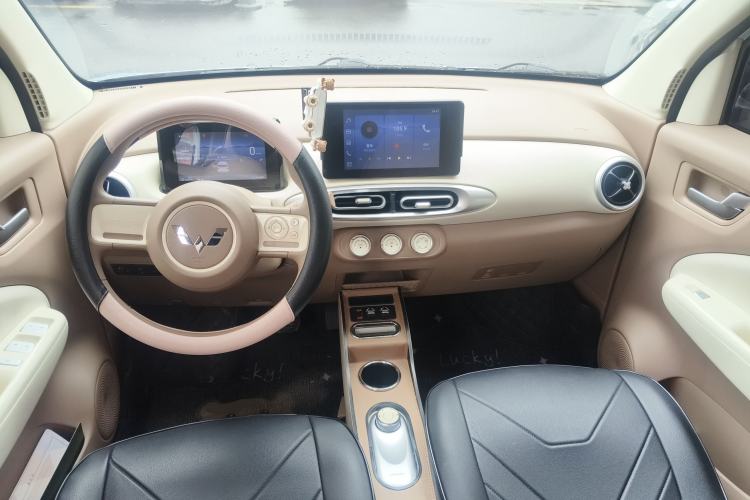 Used Wuling Hongguang MINIEV 2025 Four-Door Version Zhenxiang+ Edition Center Console