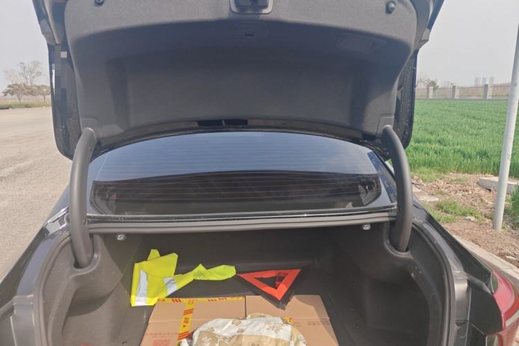 Used Hongqi H5 2025 2.0T Automatic Flag Edition – 500 000 Units Commemorative Version
