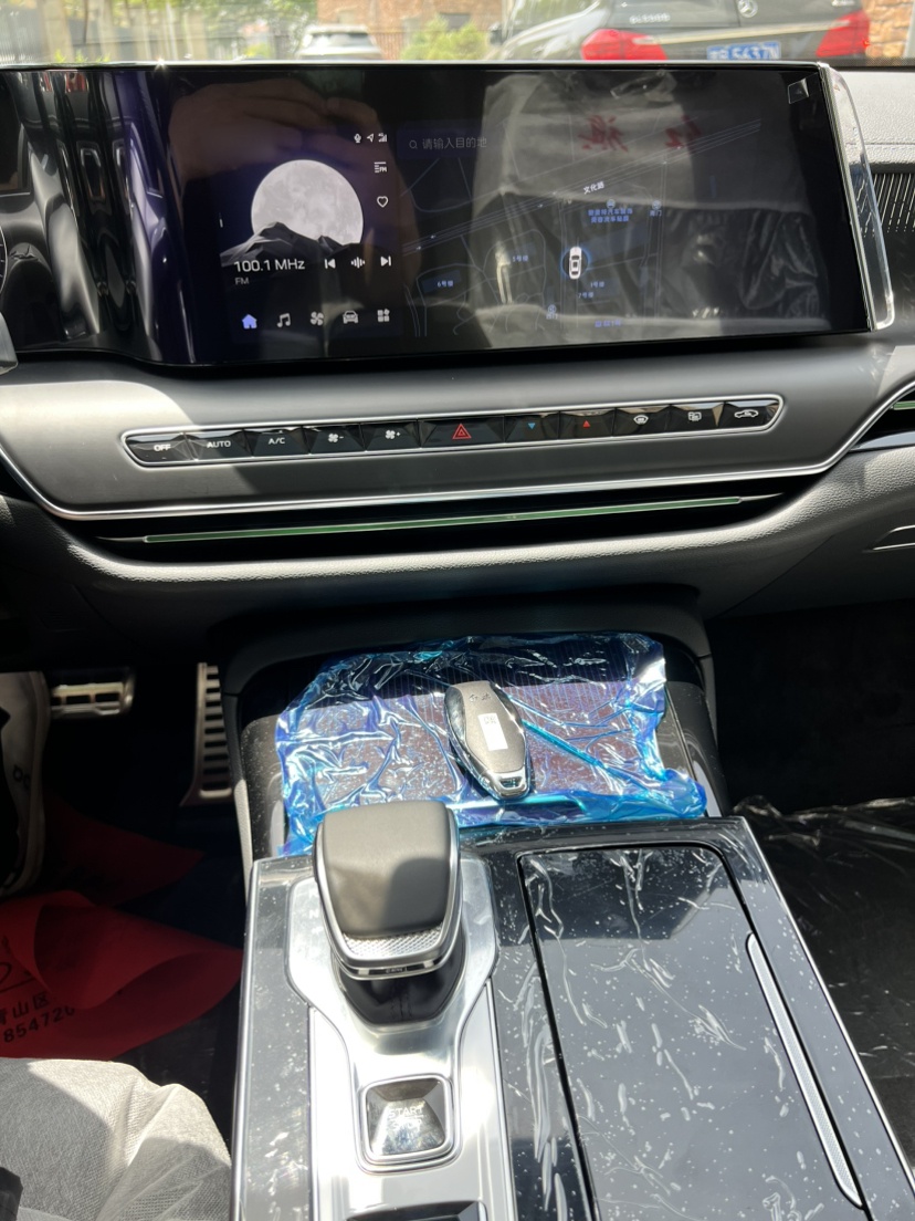 Hongqi H9 2025 Model Facelifted 2.0T Two-Wheel Drive Flag-Style Luxury Business Edition, 5 Seats - Chinese Trim Xiang — снимка 10