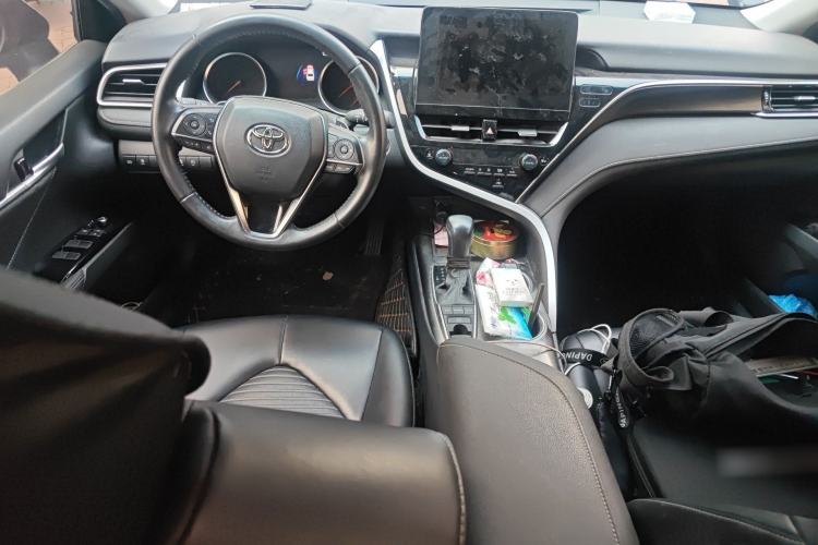 Used Toyota Camry 2022 2.0S Knight Edition Center Console