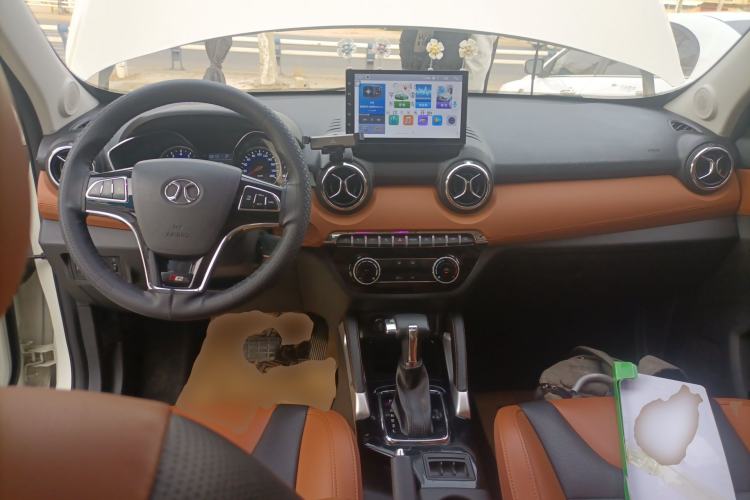 Used BAIC Senova X35 2016 1.5L Automatic Luxury Edition Center Console