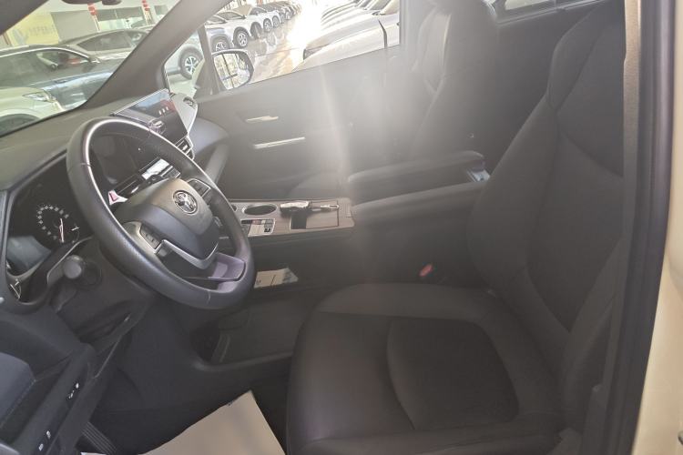 Used Toyota SIENNA 2024 2.5L Hybrid Luxury Edition Left Front Seat