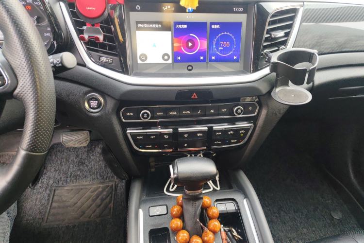 Used GAC Trumpchi GS7 2019 390T Two-Wheel Drive Luxury Smart Connectivity Version Audio And AC Panel