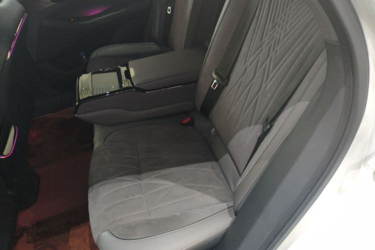 Used VOYAH PASSION 2024 PHEV Four-Wheel Drive Ultra-Long Range Flagship Model
