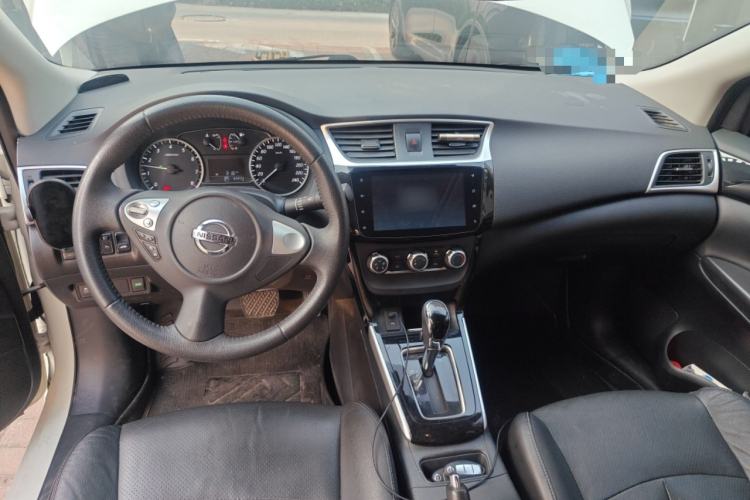 Used Nissan Sylphy 2019 1.6XV CVT Smart Connect Luxury Edition China VI Standard Center Console