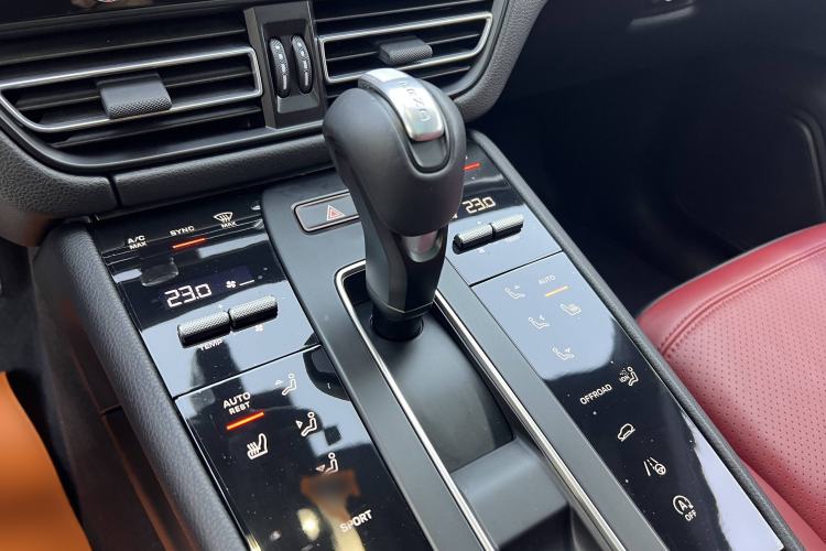 Used Porsche Macan 2024 Macan 2.0T