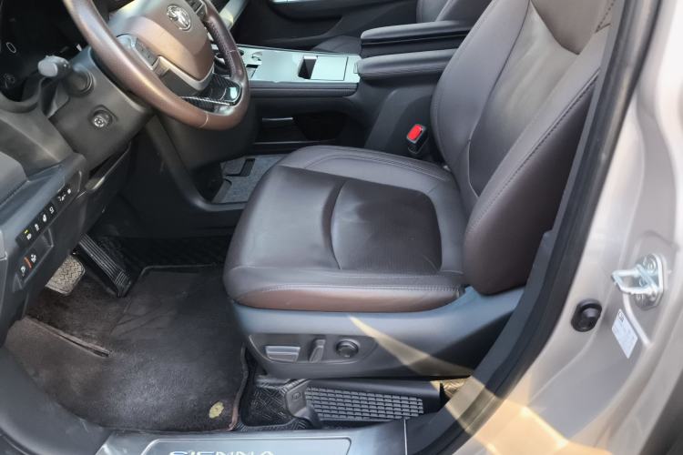 Used Toyota Sienna 2021 2.5L Hybrid Platinum Edition