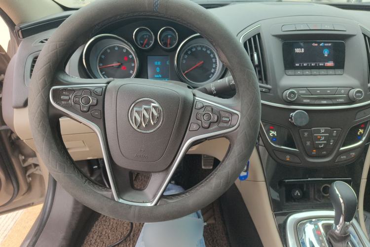 Used Buick Regal 2014 2.0L Leading Fashion Edition Center Console