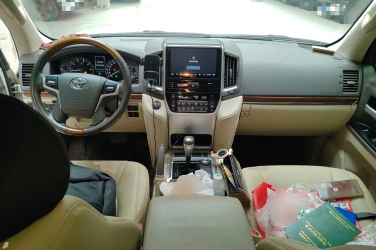 Used Toyota Land Cruiser  Center Console