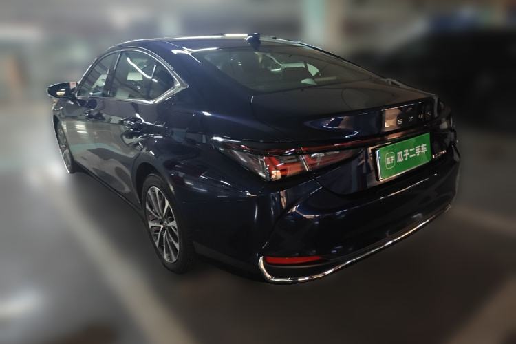 Used Lexus ES 2025 200 Premium Edition Rear Left 45 Deg