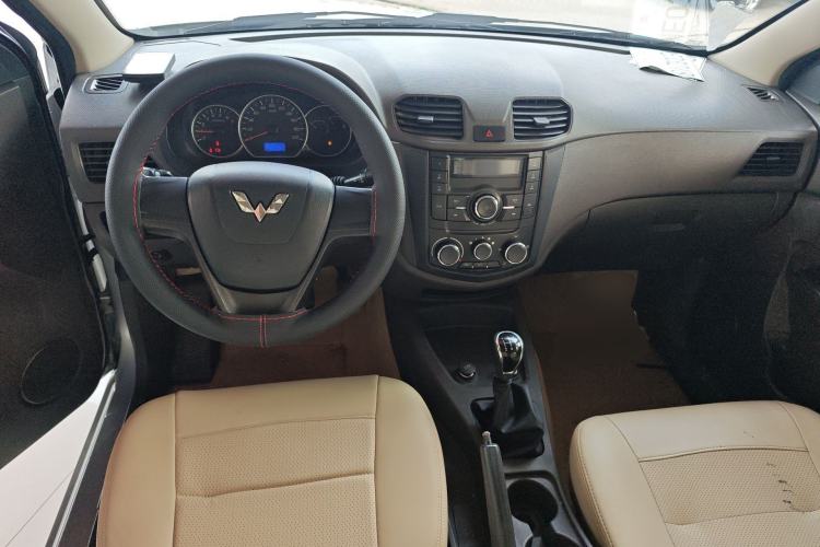 Used Wuling Hongguang 2014 1.5L S Standard Version
