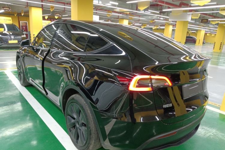 Used Tesla Model Y 2023 Long-Range All-Wheel-Drive Version
