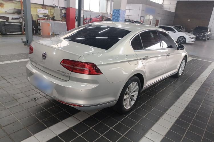 Used Volkswagen Magotan 2017 330TSI DSG Leading Model
