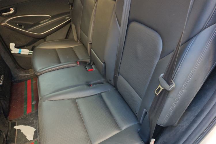 Used Hyundai Santa Fe 2013 Revised Version 2.4L Automatic All-Wheel Drive Luxury Trim