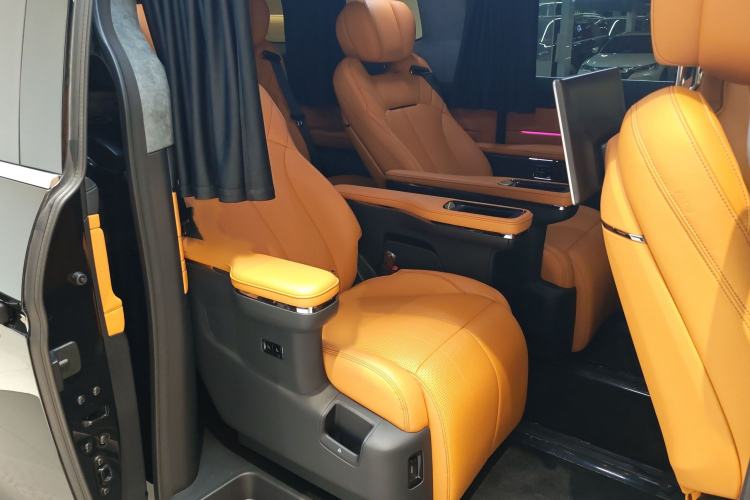 Used Geely Galaxy LEVC L380 2024 140-Degree 6-Seater All-Wheel-Drive Ultra