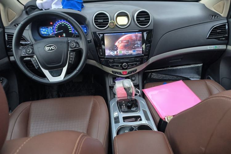 Used BYD S7 2015 2.0T Upgraded Automatic Luxury Version Center Console
