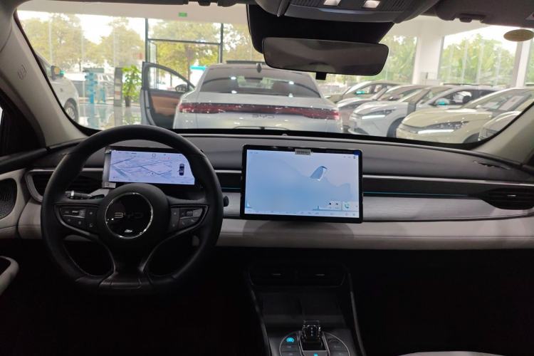 Used BYD Seal 05 DM-i 2025 DM-i Intelligent Drive 120KM Flagship Model Center Console