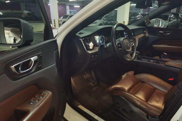 Used Volvo XC60 2021 T5 4x4 Smart Luxury Edition