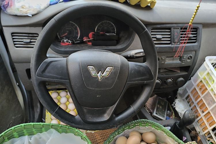 Used Wuling Rongguang V 2015 1.2L Practical Model
