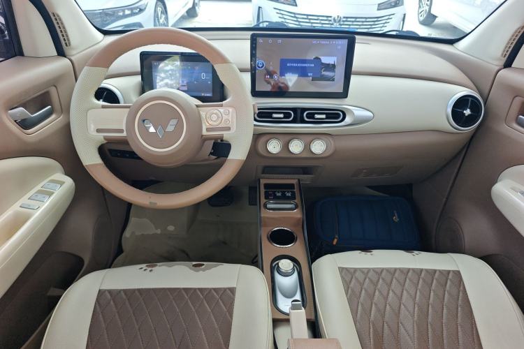 Used Wuling Hongguang MINIEV 2025 Four-Door Version Advanced Edition Center Console