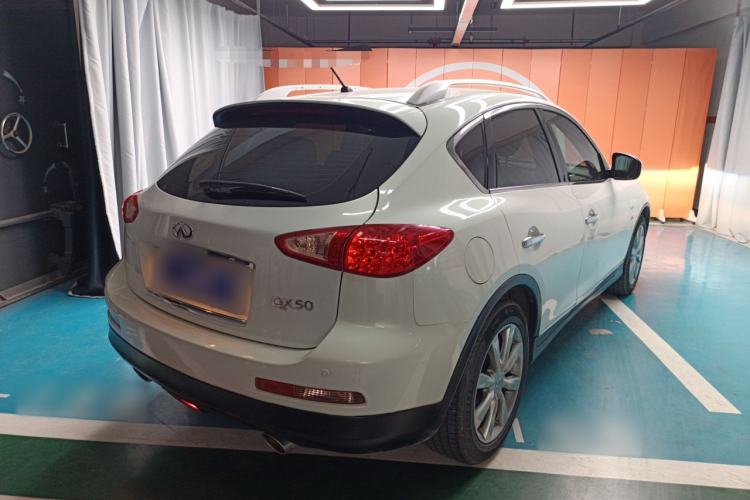 Used Infiniti QX50 2013 2.5L Two-Wheel-Drive Elegant Edition
