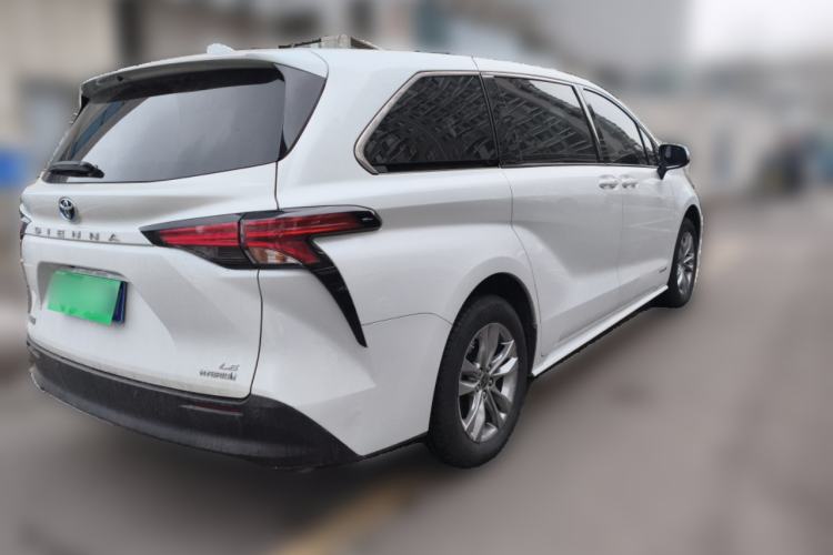 Used Toyota Sienna 2023 2.5L Hybrid Comfort Edition

