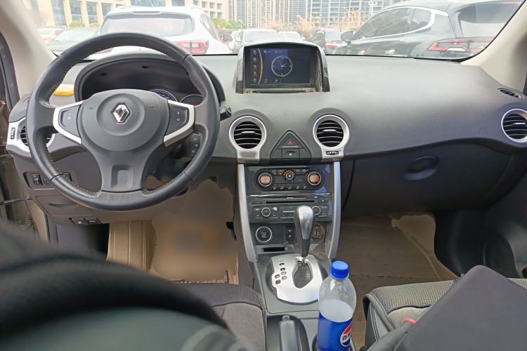 Used Renault Koleos 2014 2.0L Two-Wheel Drive Fashion Edition Center Console