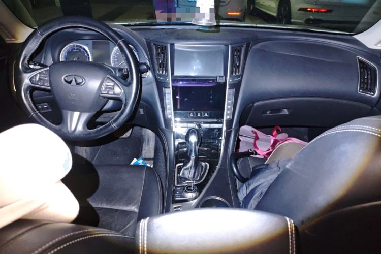 Used Infiniti Q50 2014 2.0T Comfort Edition Center Console