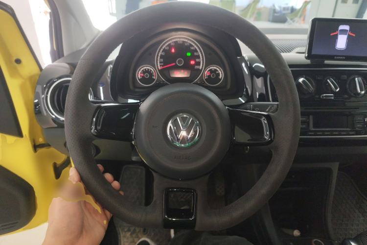 Used Volkswagen up! 2015 1.0L go high!
