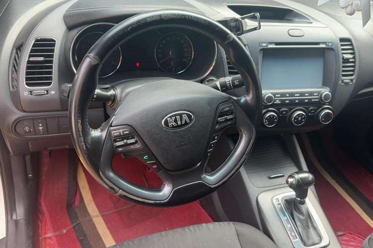 Used Kia K3 2013 1.6L Automatic GLS Steering Wheel