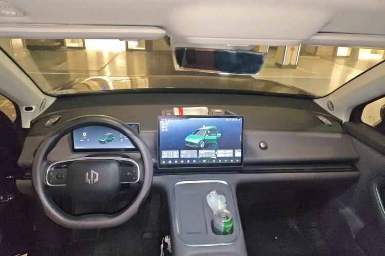 Used Leapmotor C16 2026 All-Electric 630 LiDAR Zhizun Edition 6 Seats Center Console