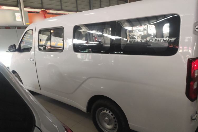 Used Wuling Yangguang 2024 300km Comfort-Grade Passenger Van 60kW Left Side